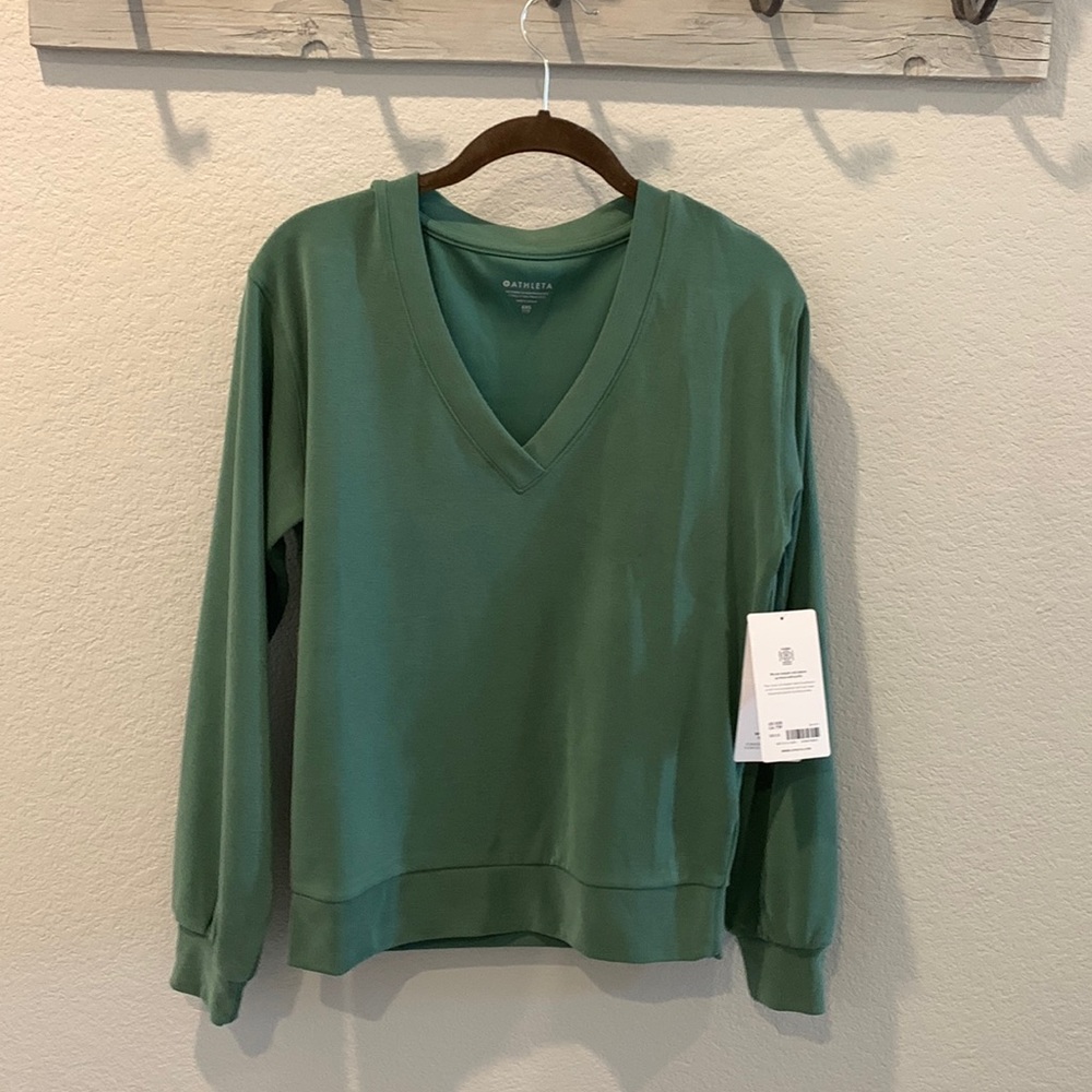 Athleta Women’s Size XXS Willow V-Neck Sweatshirt Green New With Tags
